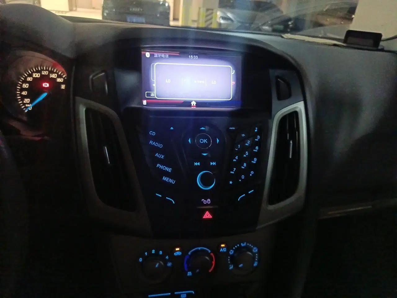 Ford Focus 2012 Sedan 1.6L Automatic Comfort Model — миниатюра 13