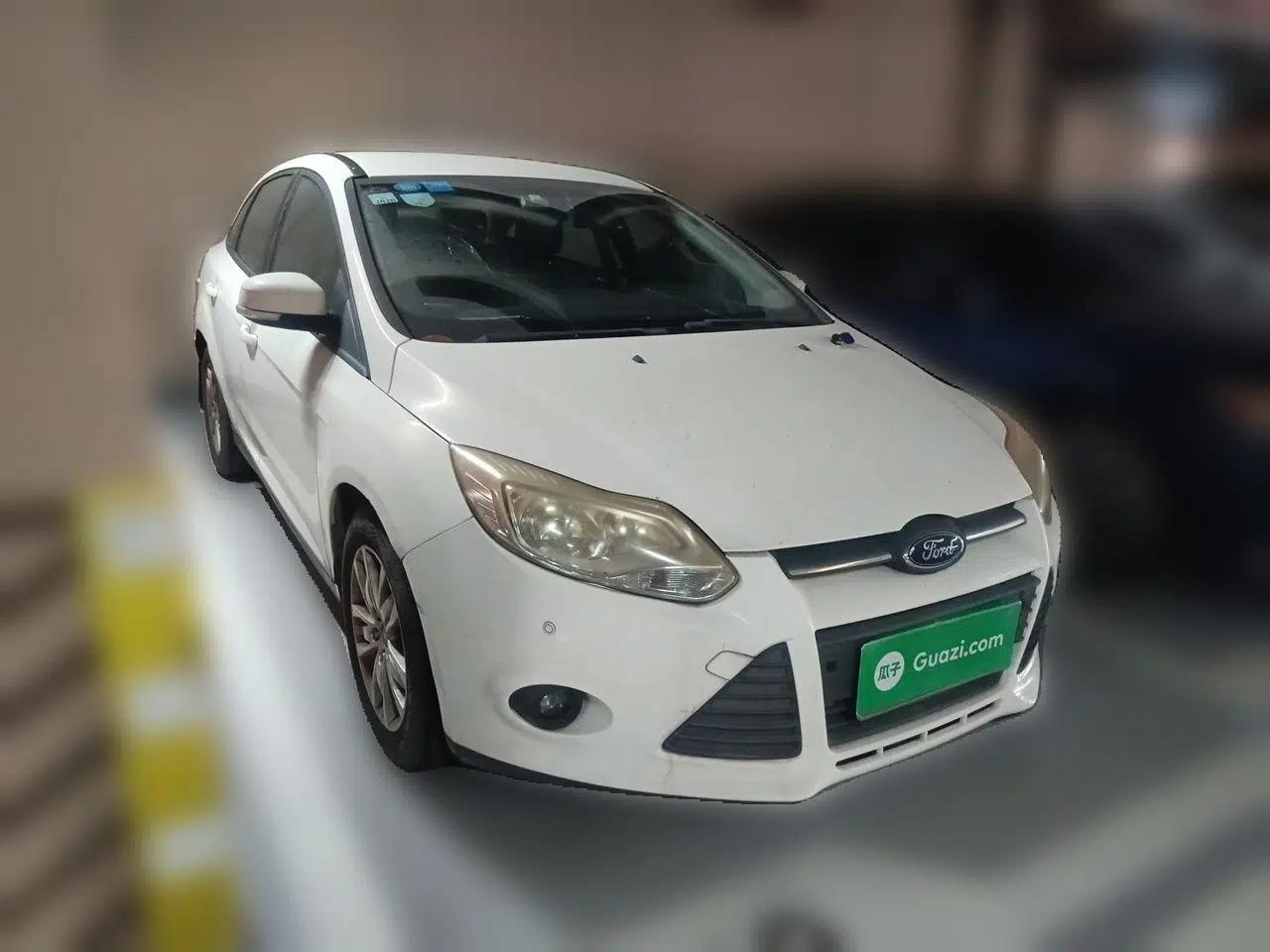 Ford Focus 2012 Sedan 1.6L Automatic Comfort Model — миниатюра 3