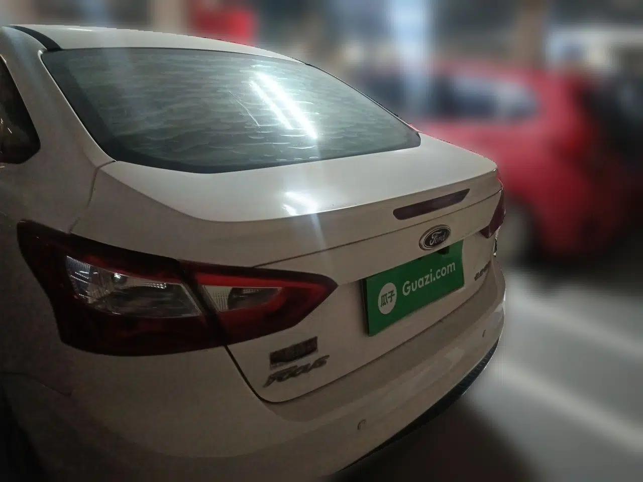 Ford Focus 2012 Sedan 1.6L Automatic Comfort Model — миниатюра 5