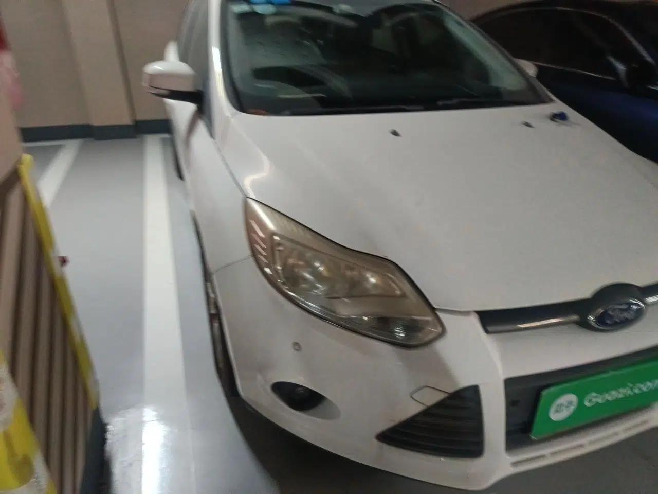 Ford Focus 2012 Sedan 1.6L Automatic Comfort Model — миниатюра 7