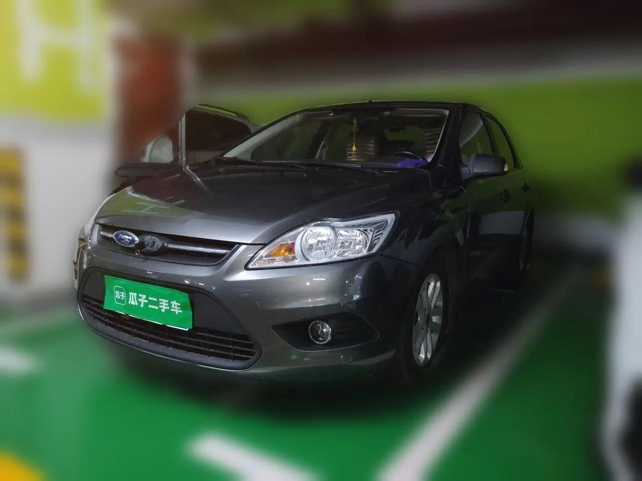 Ford Focus 2013 Sedan Classic 1.8L Automatic Base Model — миниатюра 1