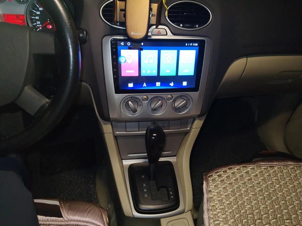 Ford Focus 2013 Sedan Classic 1.8L Automatic Base Model — миниатюра 13
