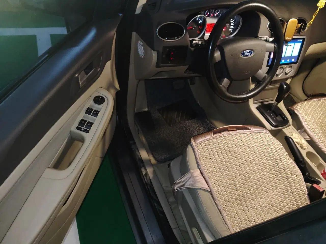 Ford Focus 2013 Sedan Classic 1.8L Automatic Base Model — миниатюра 16