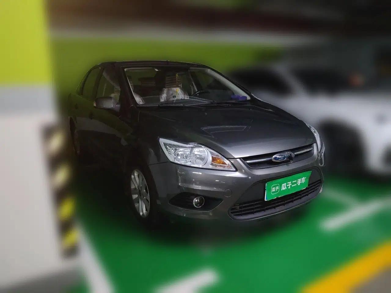 Ford Focus 2013 Sedan Classic 1.8L Automatic Base Model — миниатюра 3