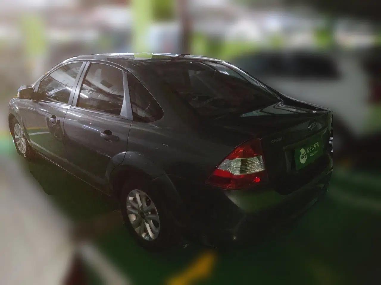 Ford Focus 2013 Sedan Classic 1.8L Automatic Base Model — миниатюра 4