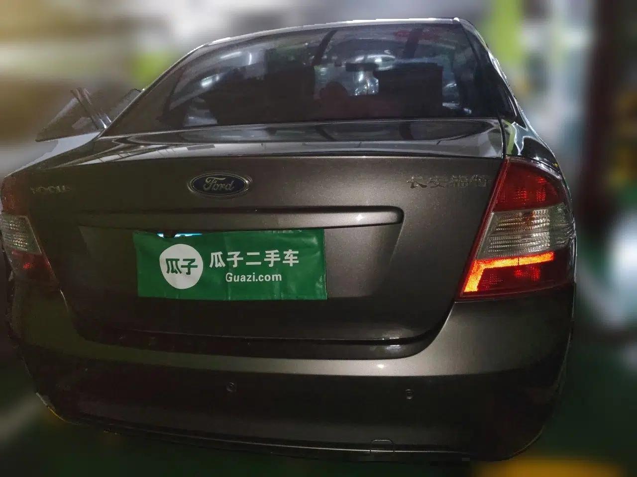 Ford Focus 2013 Sedan Classic 1.8L Automatic Base Model — миниатюра 5