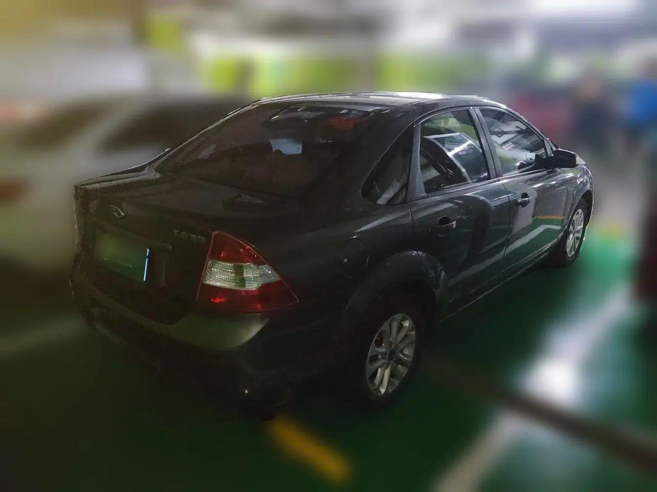 Ford Focus 2013 Sedan Classic 1.8L Automatic Base Model — миниатюра 6