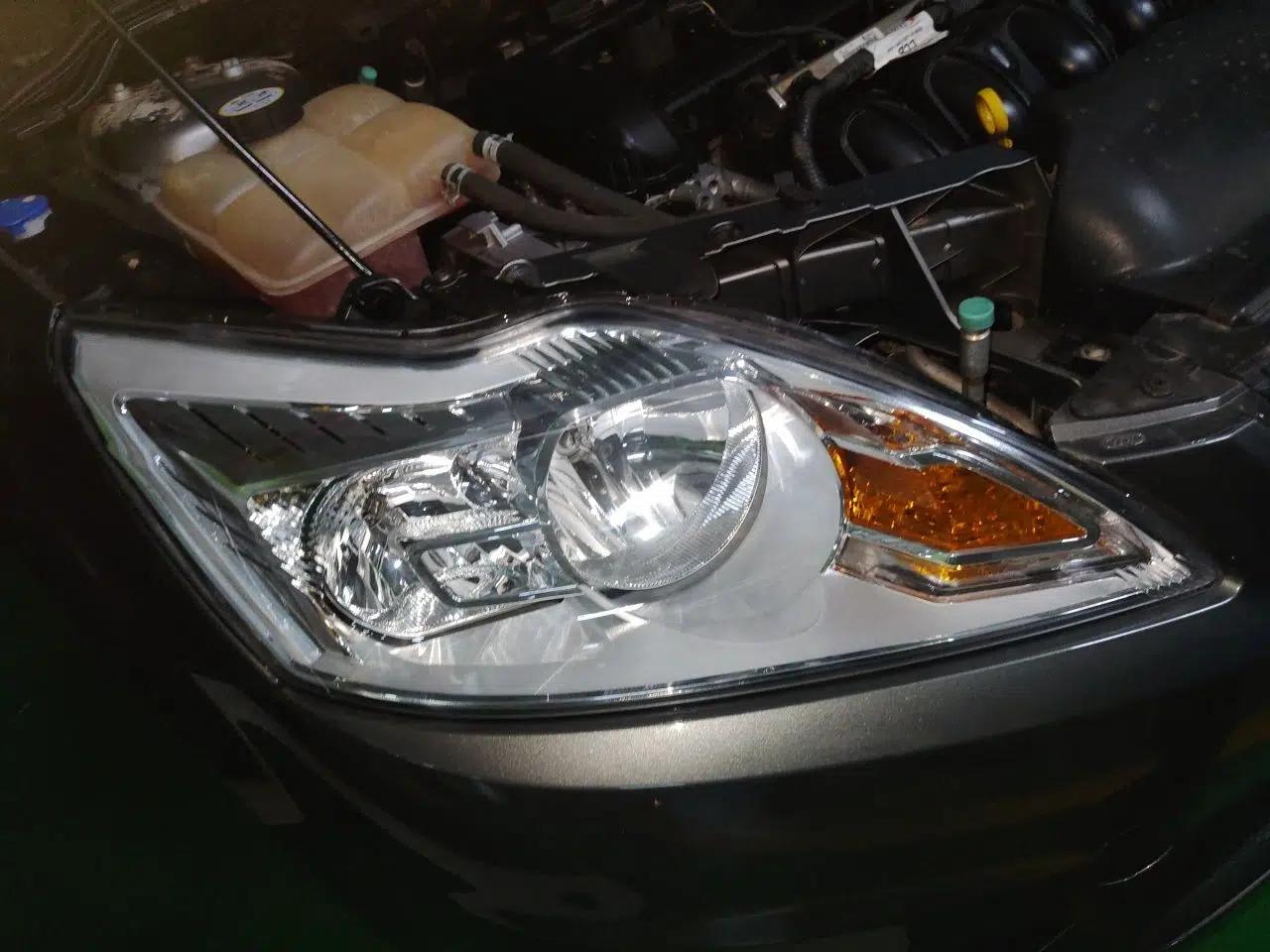 Ford Focus 2013 Sedan Classic 1.8L Automatic Base Model — миниатюра 7