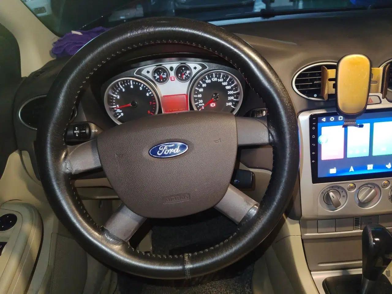 Ford Focus 2013 Sedan Classic 1.8L Automatic Base Model — миниатюра 10