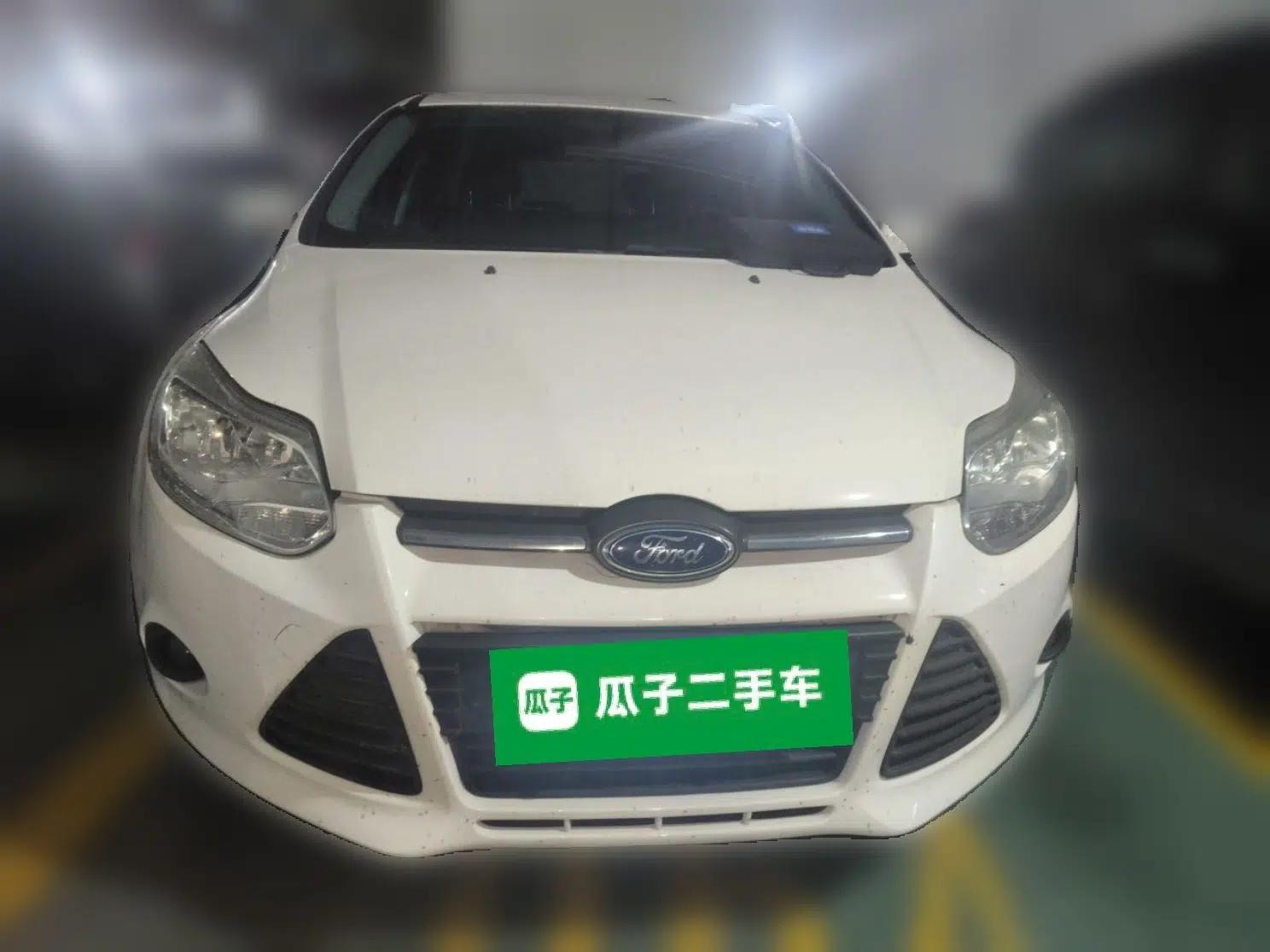 Ford Focus 2012 Hatchback 1.6L Automatic Comfort Model — миниатюра 2