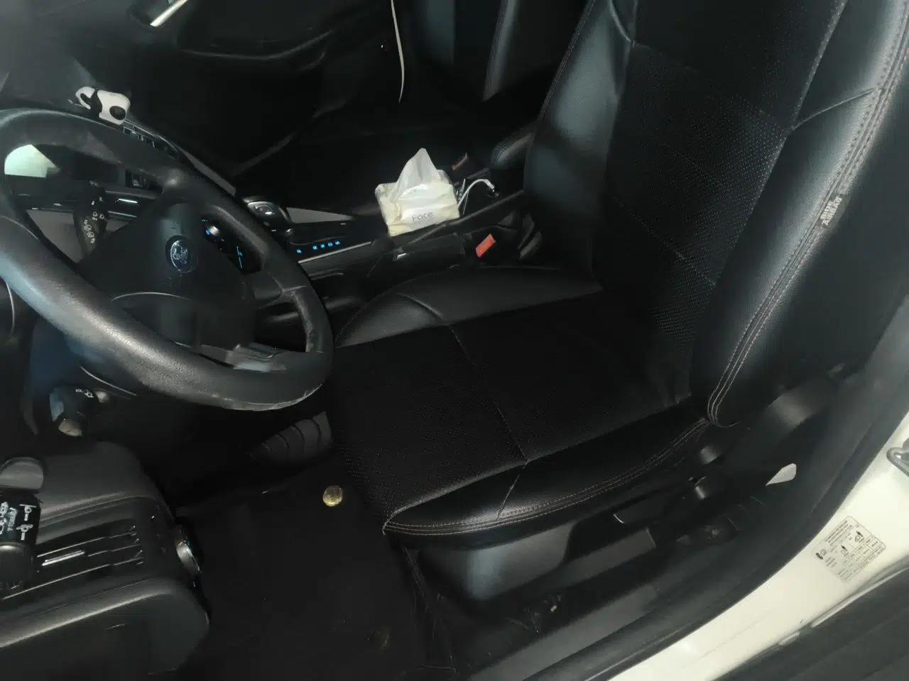 Ford Focus 2012 Hatchback 1.6L Automatic Comfort Model — миниатюра 15