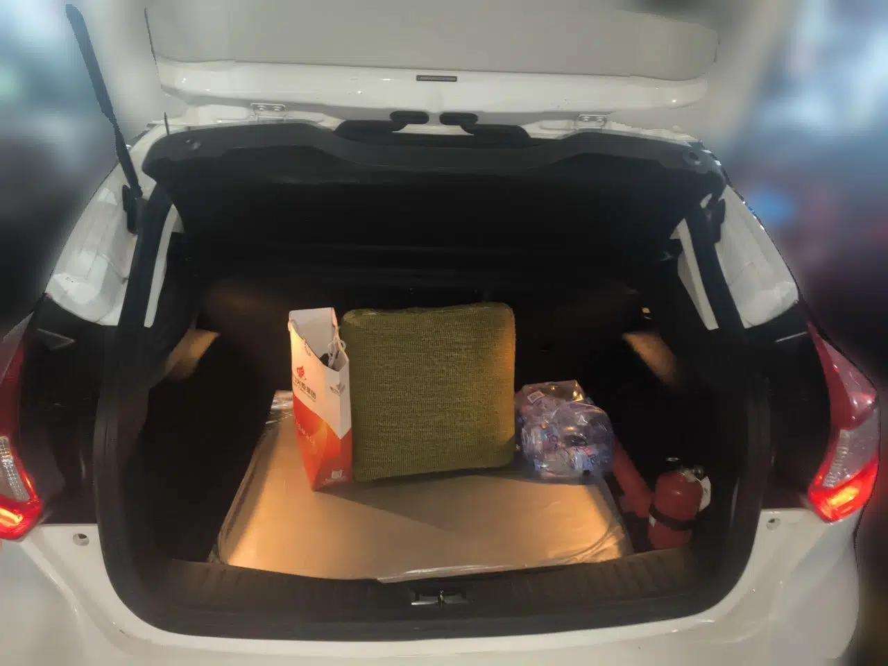Ford Focus 2012 Hatchback 1.6L Automatic Comfort Model — миниатюра 19