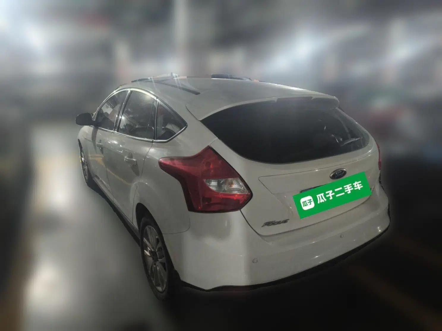 Ford Focus 2012 Hatchback 1.6L Automatic Comfort Model — миниатюра 4