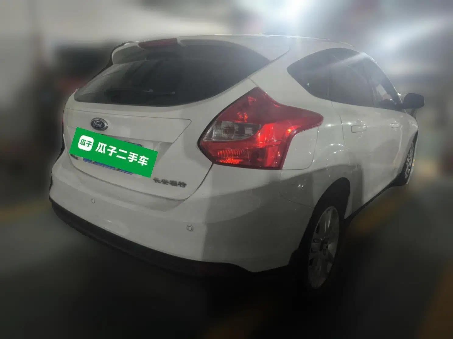 Ford Focus 2012 Hatchback 1.6L Automatic Comfort Model — миниатюра 6