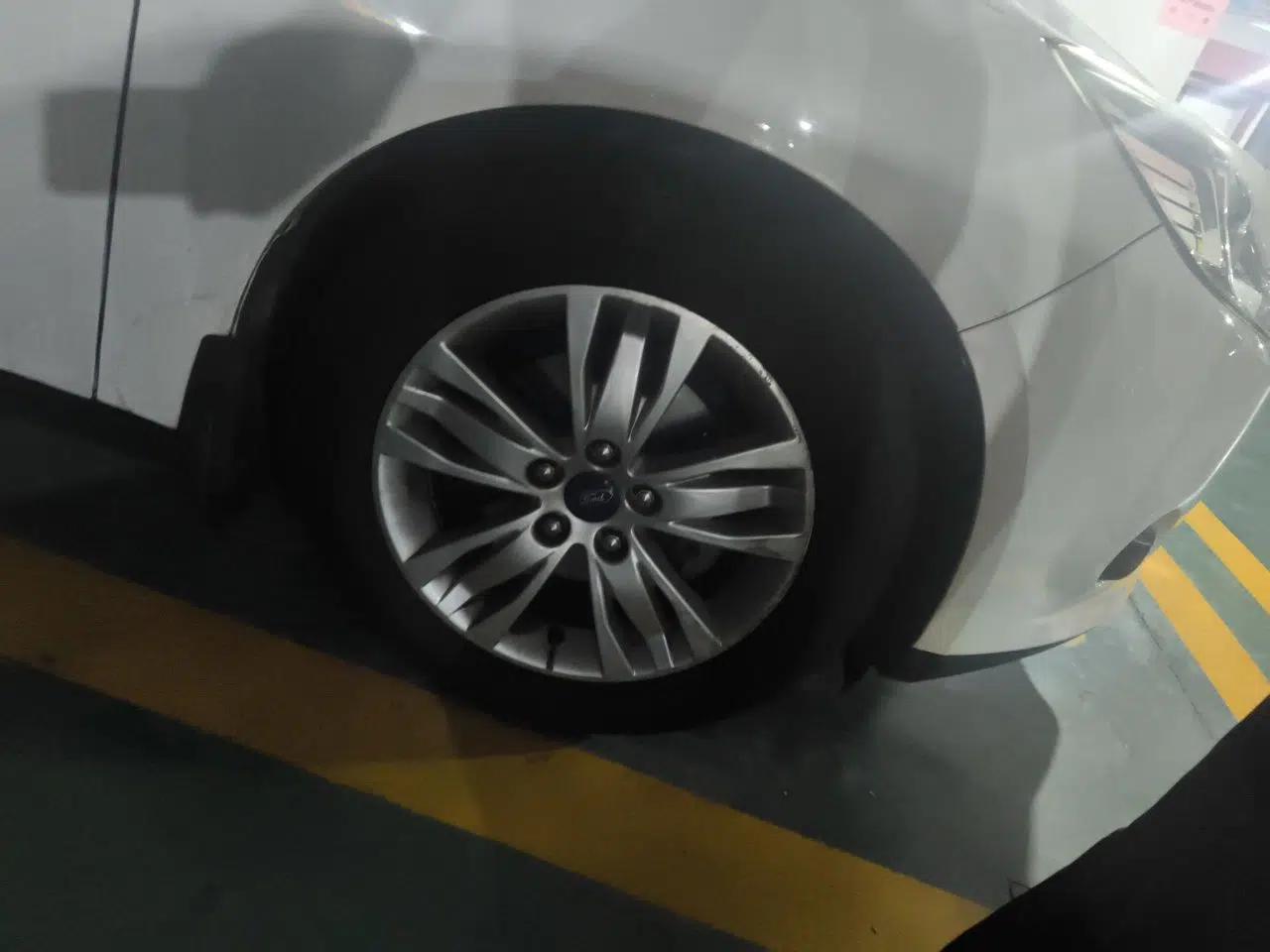 Ford Focus 2012 Hatchback 1.6L Automatic Comfort Model — миниатюра 8