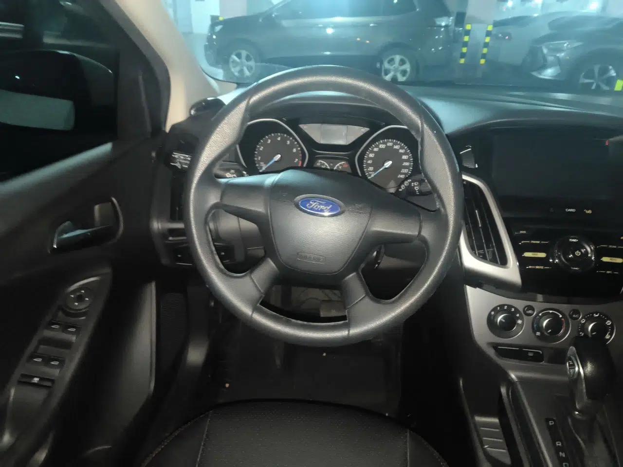 Ford Focus 2012 Hatchback 1.6L Automatic Comfort Model — миниатюра 10