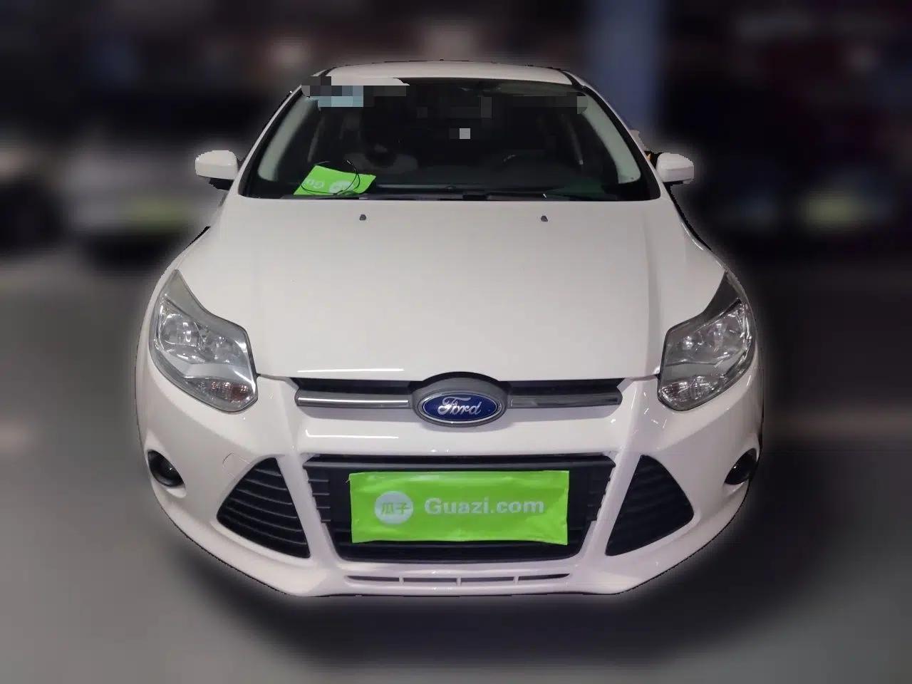 Ford Focus 2012 Hatchback 1.6L Automatic Comfort Model — миниатюра 2
