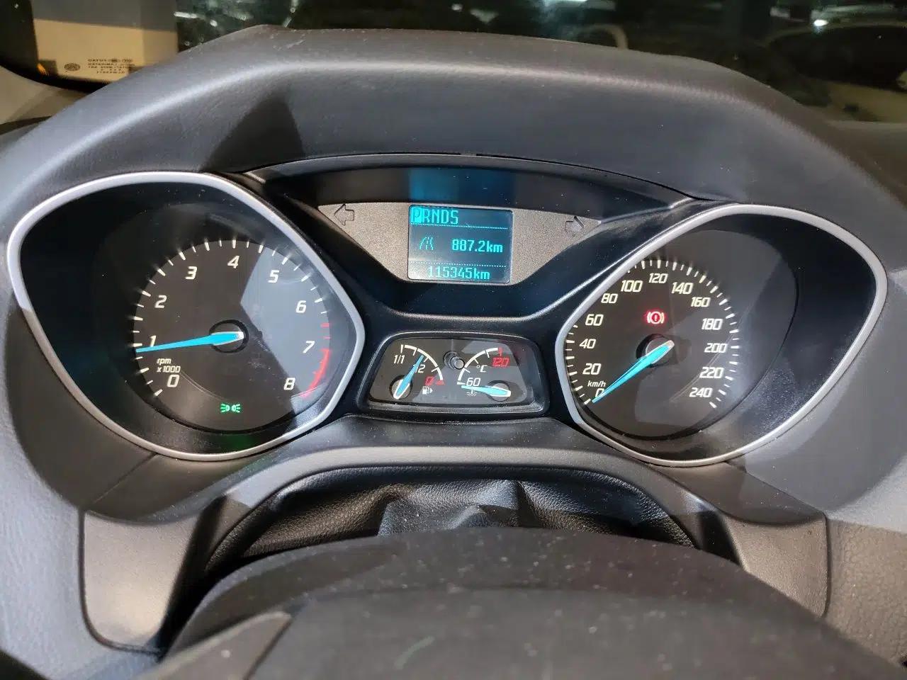 Ford Focus 2012 Hatchback 1.6L Automatic Comfort Model — миниатюра 11