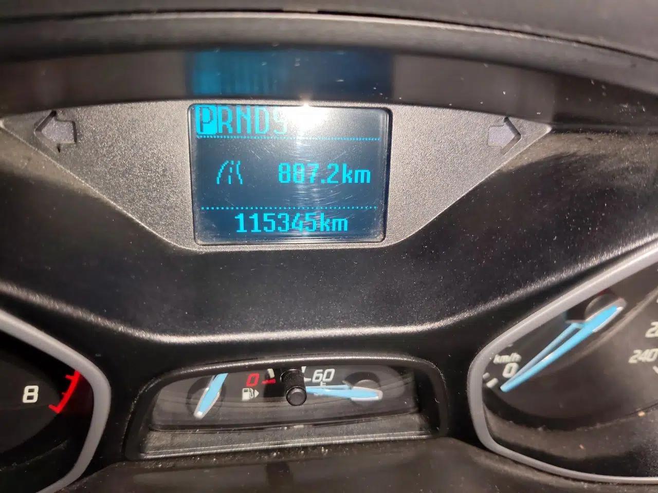 Ford Focus 2012 Hatchback 1.6L Automatic Comfort Model — миниатюра 12