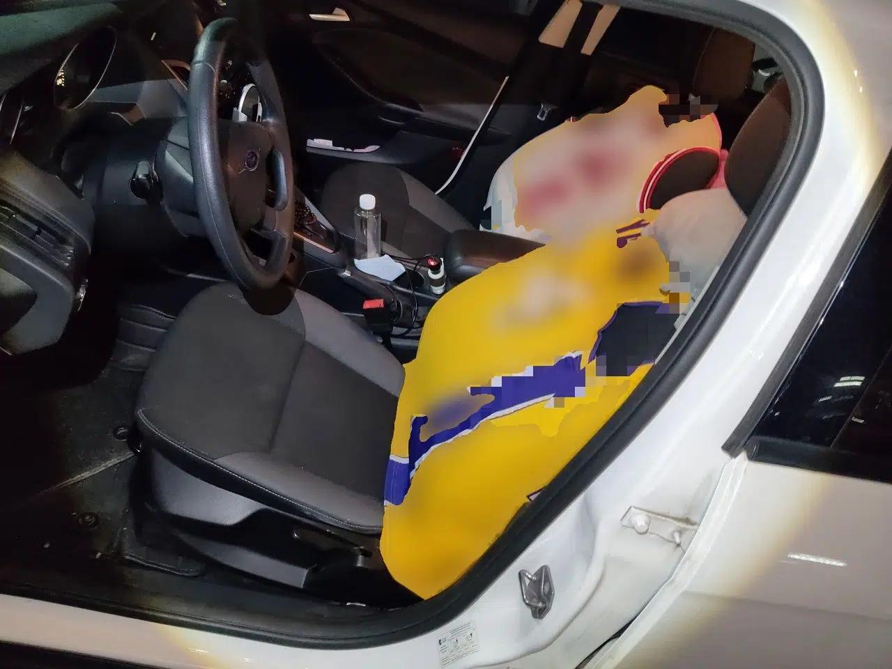 Ford Focus 2012 Hatchback 1.6L Automatic Comfort Model — миниатюра 15