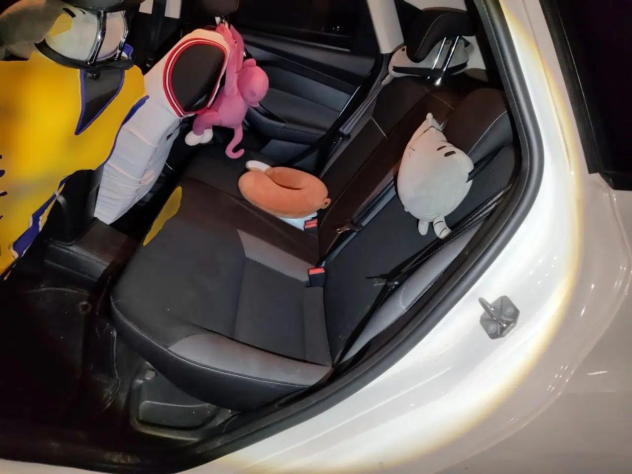 Ford Focus 2012 Hatchback 1.6L Automatic Comfort Model — миниатюра 17