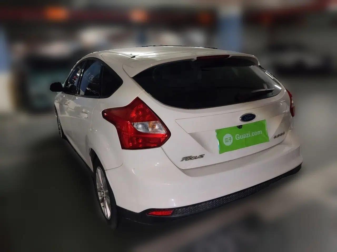 Ford Focus 2012 Hatchback 1.6L Automatic Comfort Model — миниатюра 4
