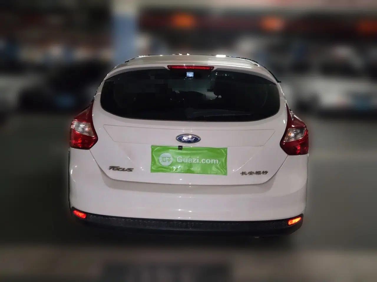Ford Focus 2012 Hatchback 1.6L Automatic Comfort Model — миниатюра 5