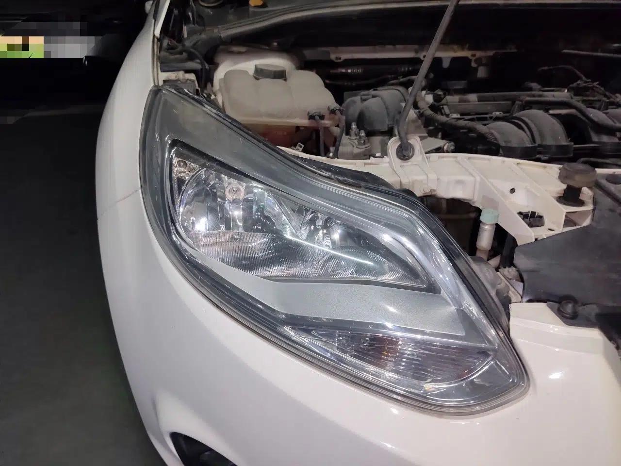 Ford Focus 2012 Hatchback 1.6L Automatic Comfort Model — миниатюра 7