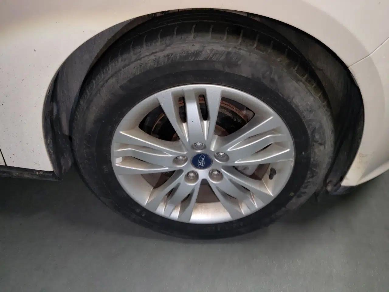 Ford Focus 2012 Hatchback 1.6L Automatic Comfort Model — миниатюра 8