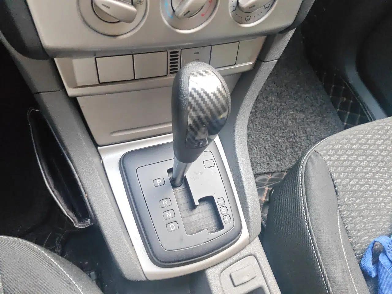 Ford Focus 2013 Hatchback Classic 1.8L Automatic Base Model — миниатюра 14