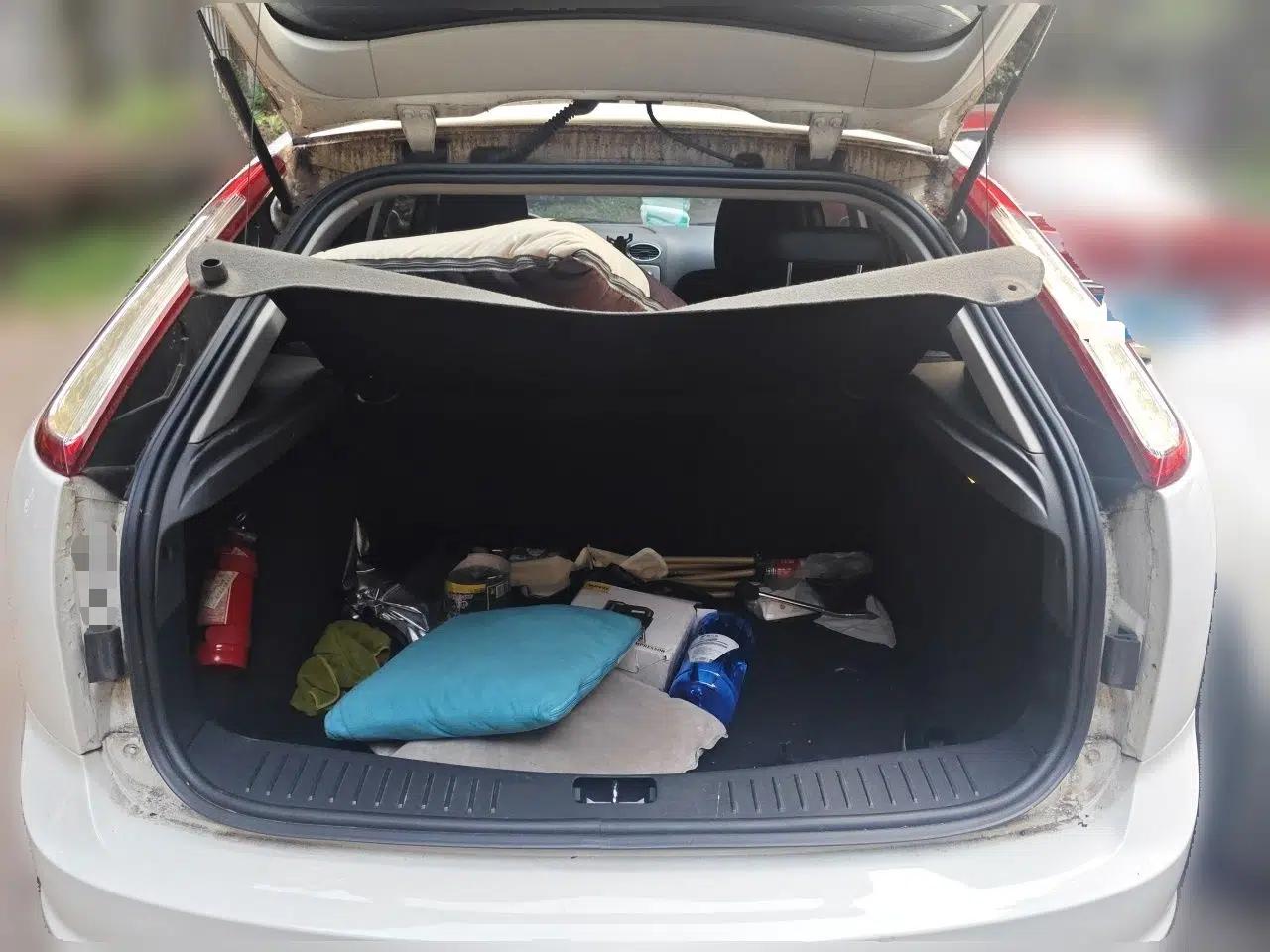 Ford Focus 2013 Hatchback Classic 1.8L Automatic Base Model — миниатюра 19