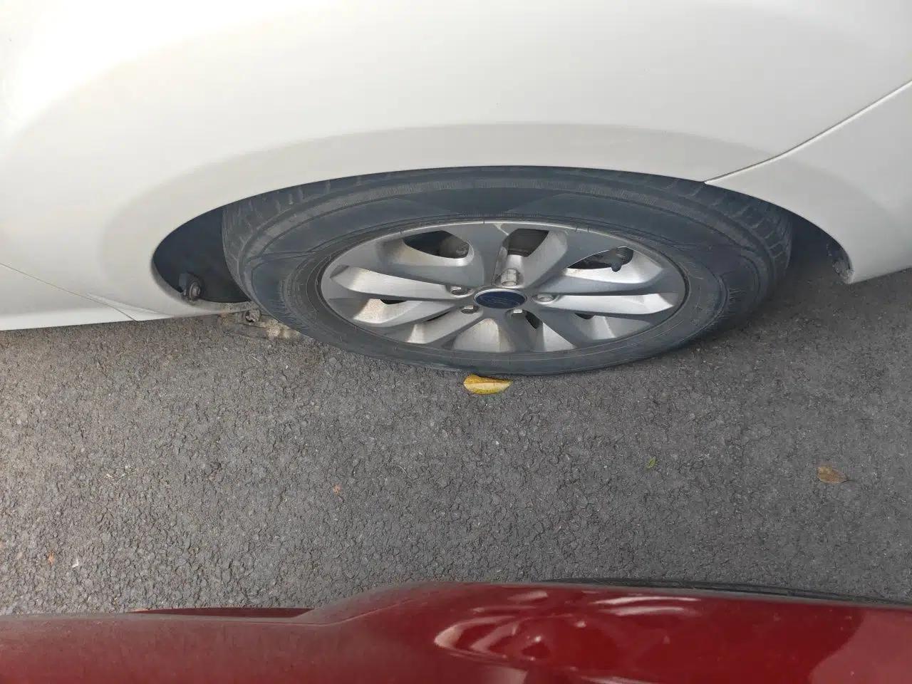 Ford Focus 2013 Hatchback Classic 1.8L Automatic Base Model — миниатюра 8