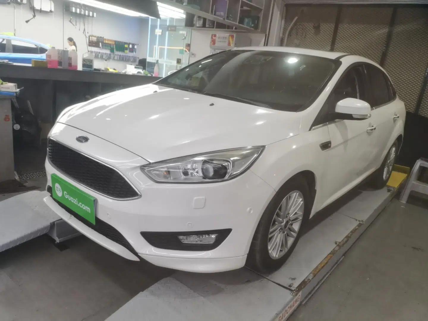 Ford Focus 2015 Sedan EcoBoost 180 Automatic Flagship Model — миниатюра 1