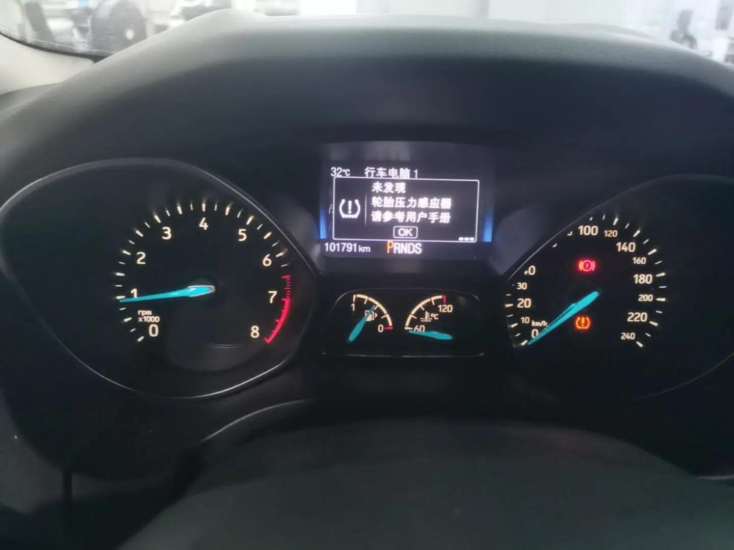 Ford Focus 2015 Sedan EcoBoost 180 Automatic Flagship Model — миниатюра 14