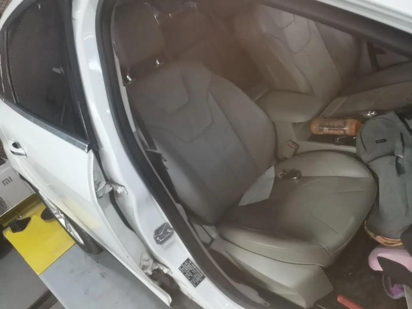 Ford Focus 2015 Sedan EcoBoost 180 Automatic Flagship Model — миниатюра 19
