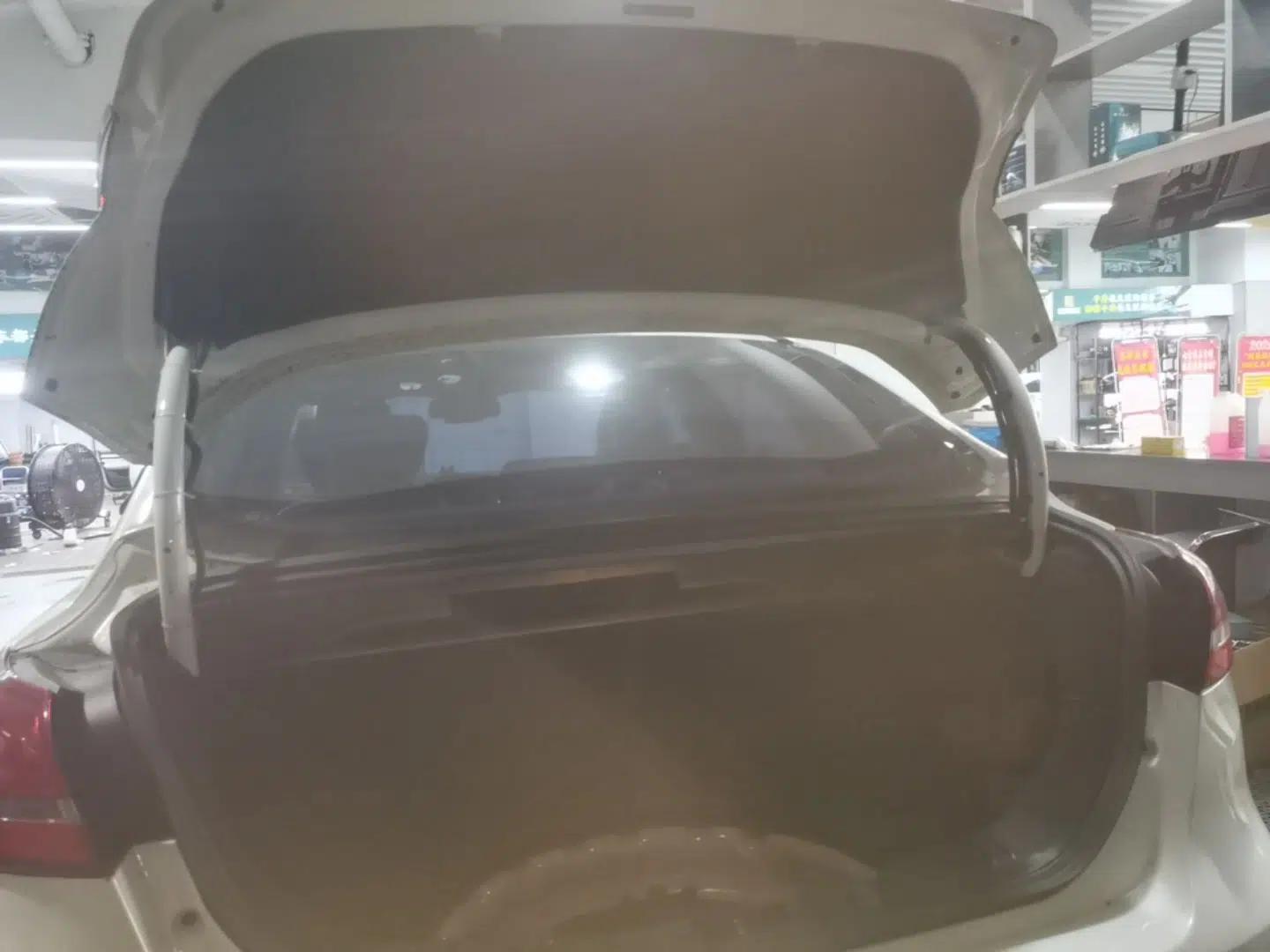 Ford Focus 2015 Sedan EcoBoost 180 Automatic Flagship Model — миниатюра 22