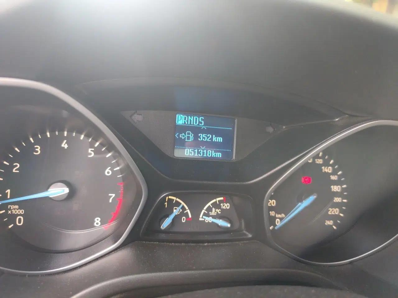 Ford Focus 2017 Sedan 1.6L Automatic Fashion Edition Smart Drive Version — миниатюра 12