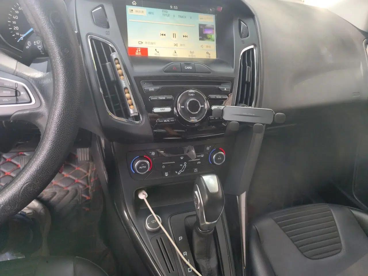 Ford Focus 2017 Sedan 1.6L Automatic Fashion Edition Smart Drive Version — миниатюра 13