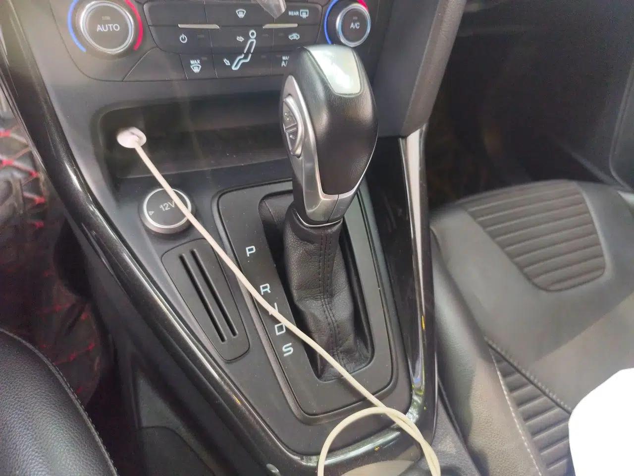 Ford Focus 2017 Sedan 1.6L Automatic Fashion Edition Smart Drive Version — миниатюра 14