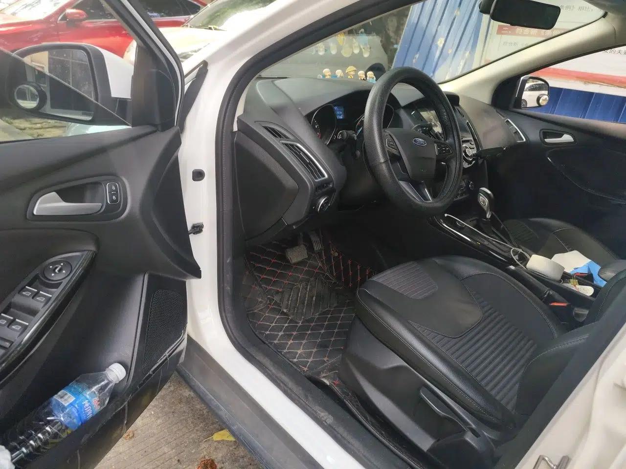 Ford Focus 2017 Sedan 1.6L Automatic Fashion Edition Smart Drive Version — миниатюра 16