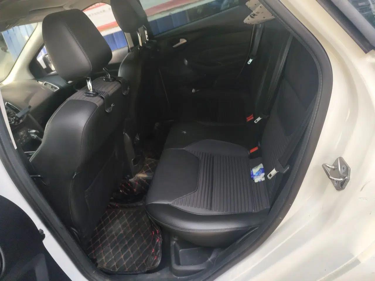 Ford Focus 2017 Sedan 1.6L Automatic Fashion Edition Smart Drive Version — миниатюра 17
