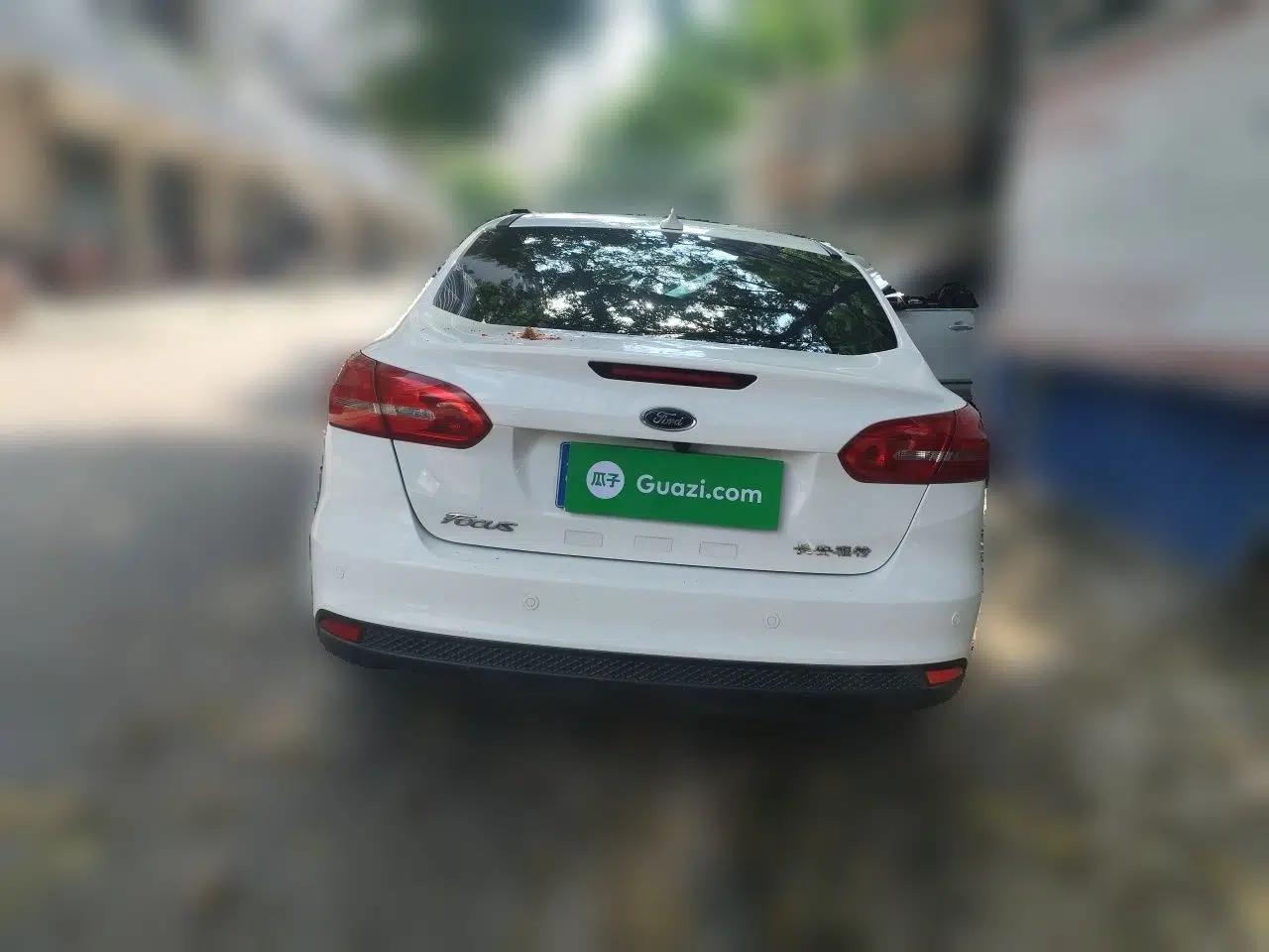 Ford Focus 2017 Sedan 1.6L Automatic Fashion Edition Smart Drive Version — миниатюра 5