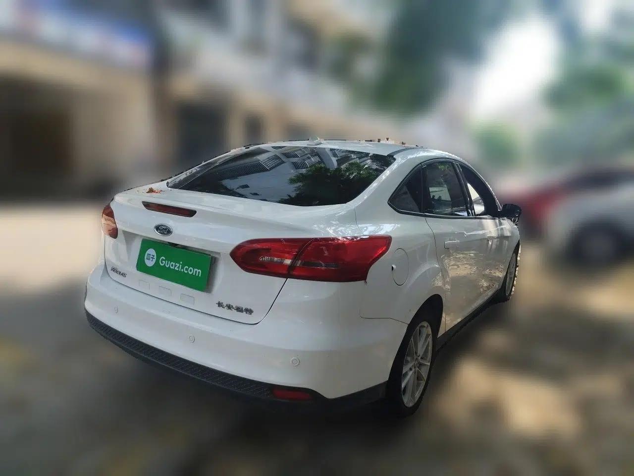 Ford Focus 2017 Sedan 1.6L Automatic Fashion Edition Smart Drive Version — миниатюра 6