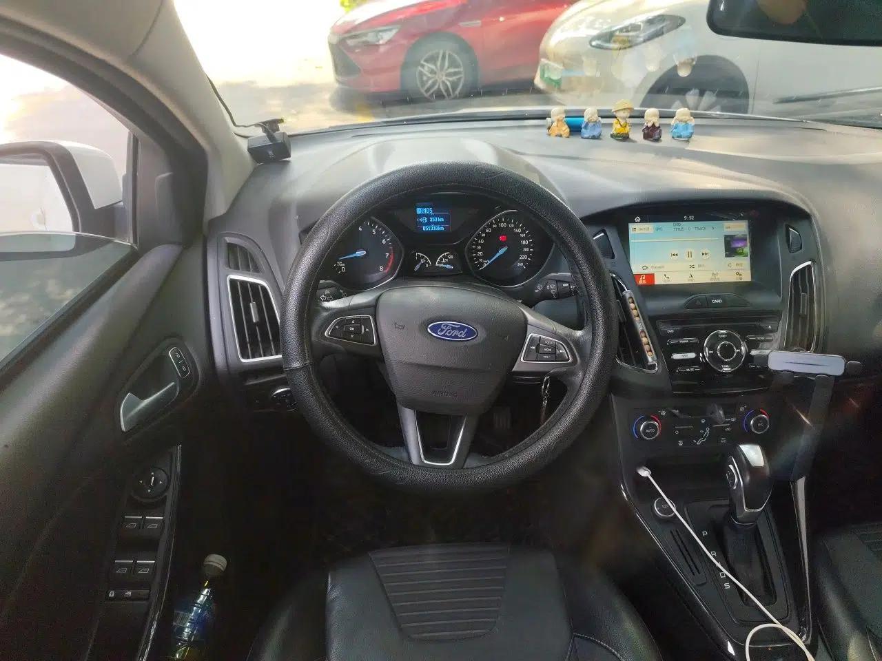 Ford Focus 2017 Sedan 1.6L Automatic Fashion Edition Smart Drive Version — миниатюра 10