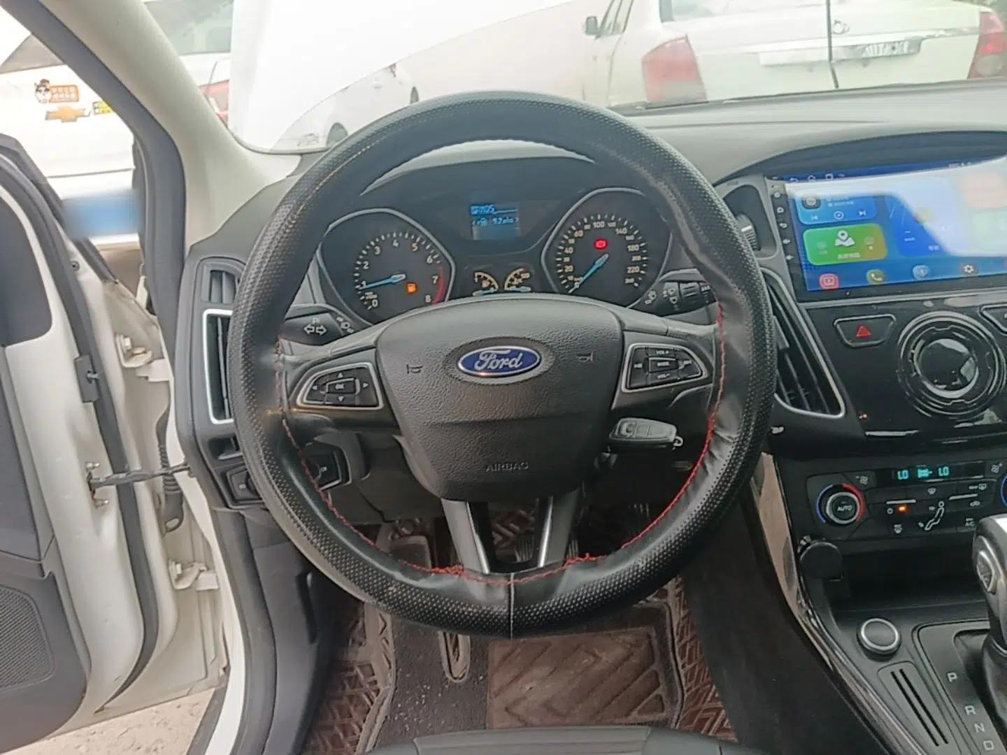 Ford Focus 2017 Sedan 1.6L Automatic Fashion Edition Smart Drive Version — миниатюра 13