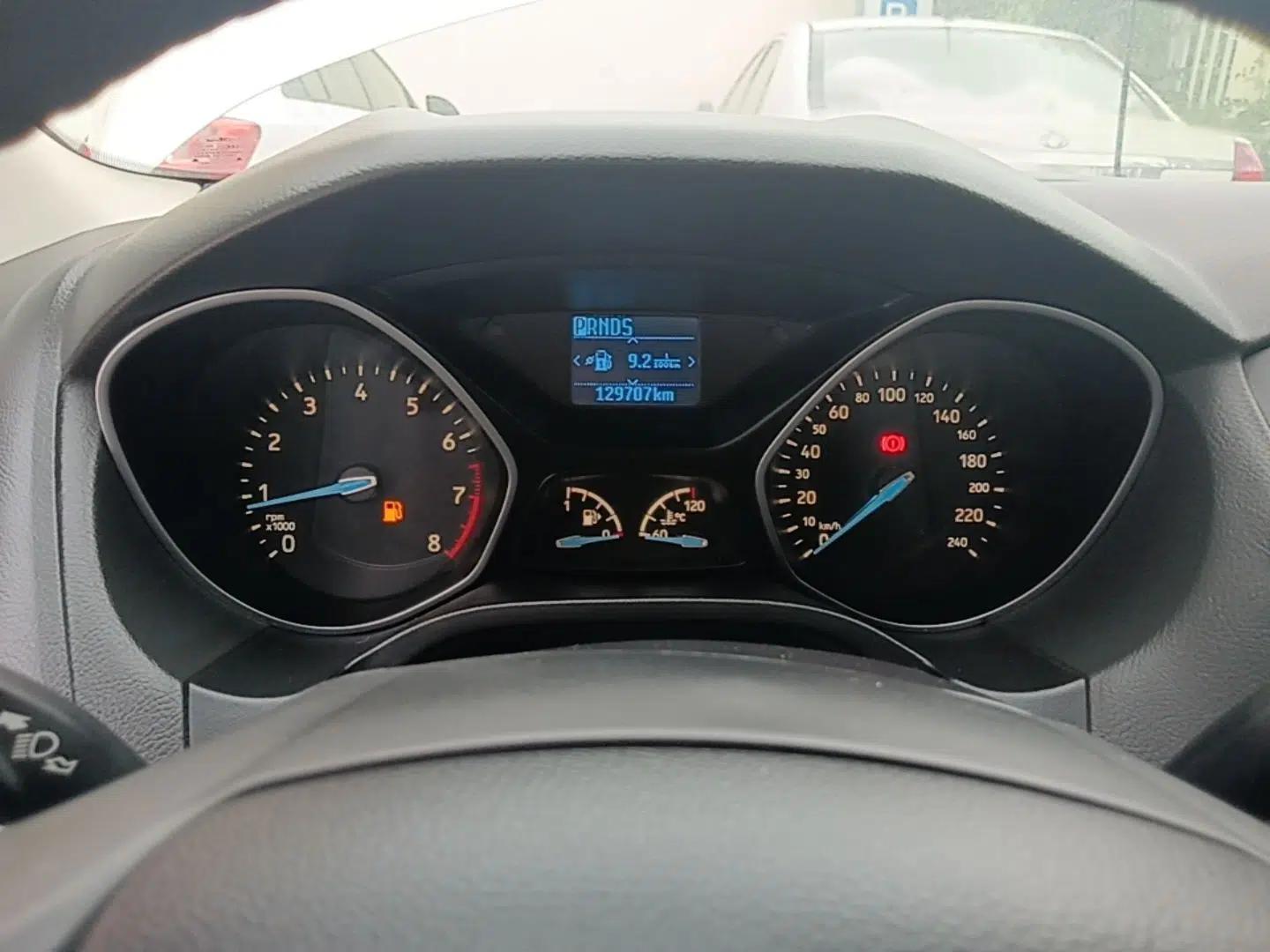 Ford Focus 2017 Sedan 1.6L Automatic Fashion Edition Smart Drive Version — миниатюра 14