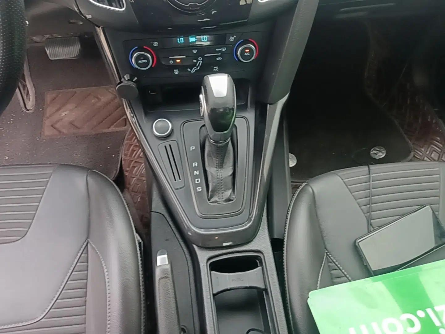 Ford Focus 2017 Sedan 1.6L Automatic Fashion Edition Smart Drive Version — миниатюра 16