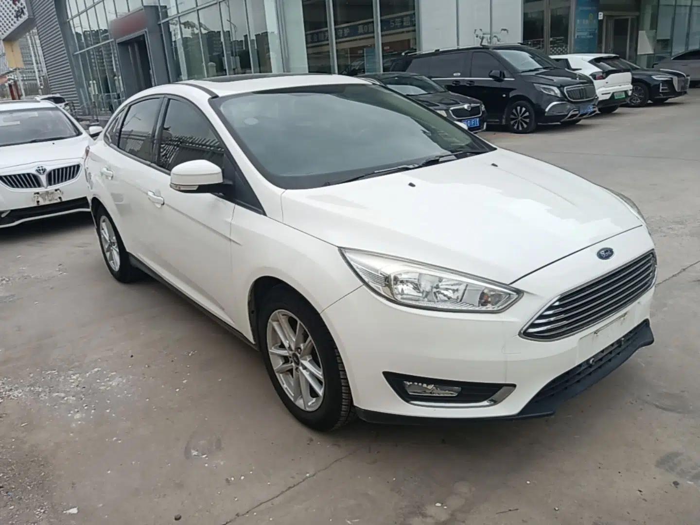 Ford Focus 2017 Sedan 1.6L Automatic Fashion Edition Smart Drive Version — миниатюра 3
