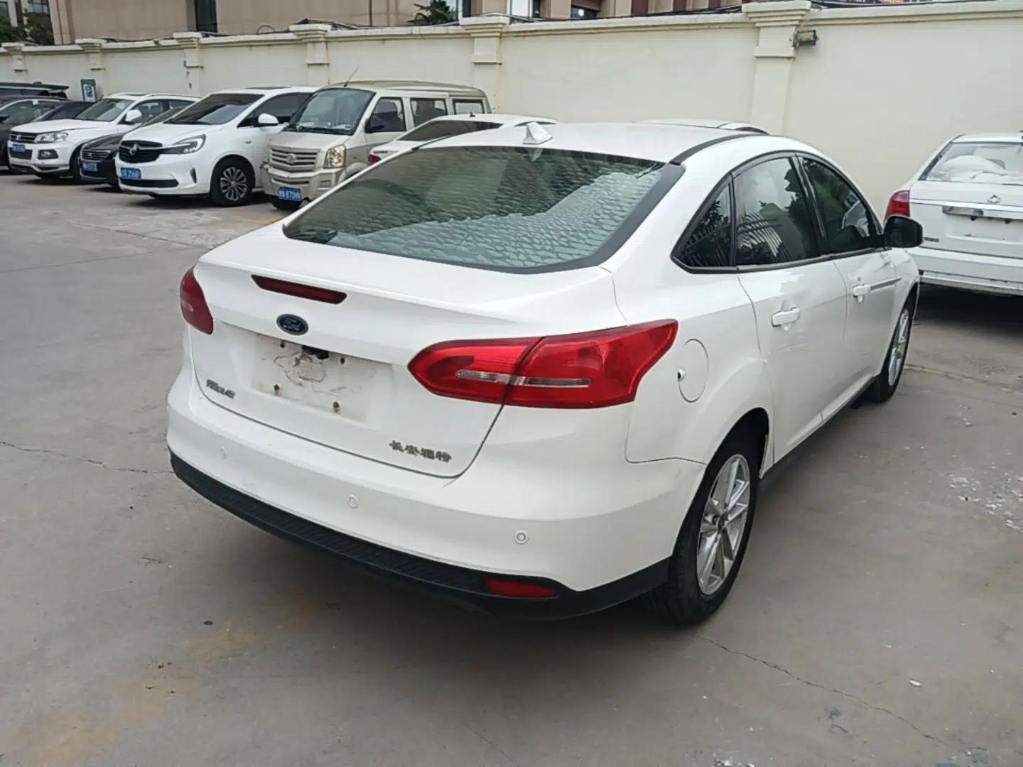 Ford Focus 2017 Sedan 1.6L Automatic Fashion Edition Smart Drive Version — миниатюра 6