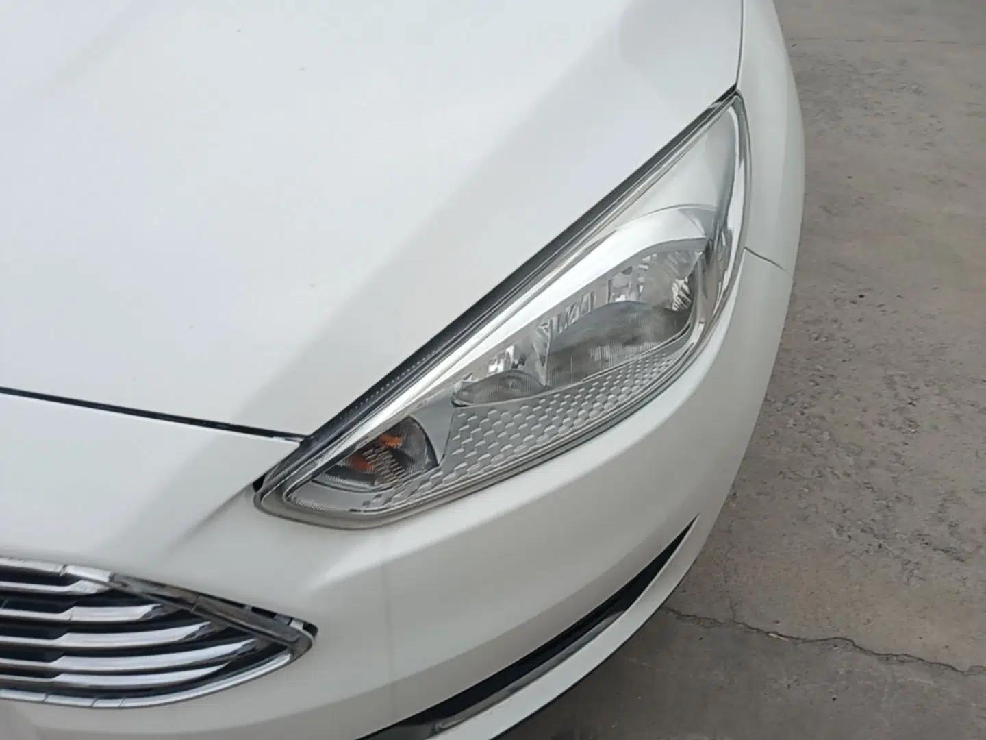 Ford Focus 2017 Sedan 1.6L Automatic Fashion Edition Smart Drive Version — миниатюра 8